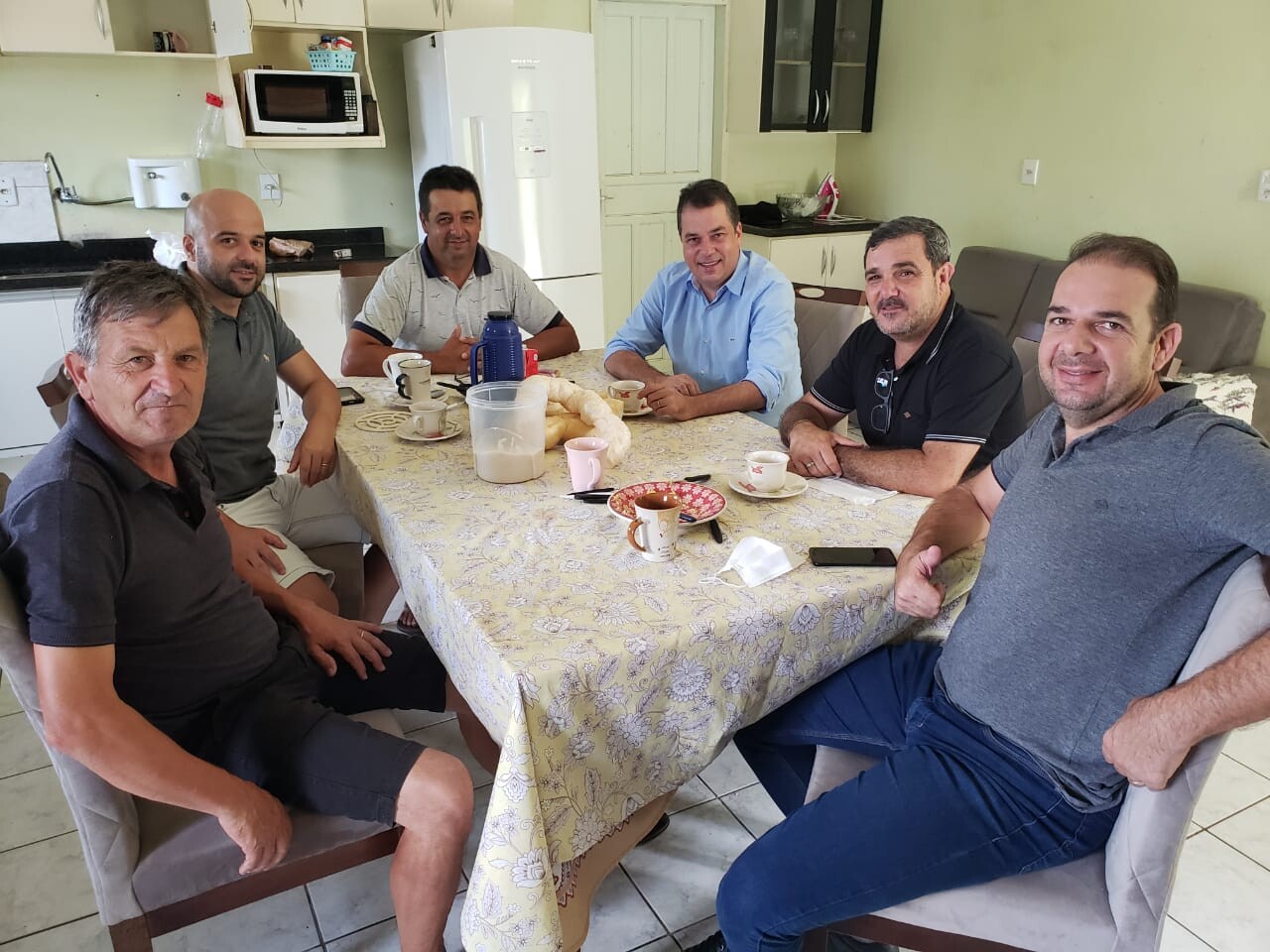 Deputado se reuniu com autoridades de Santa Rosa do Sul para anunciar os recursos para o município. FOTO: Divulgação