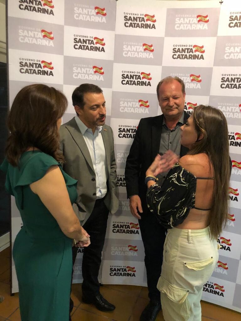 Deputada Paulinha, governador Carlos Moisés e o prefeito de Barra do Sul, Antônio Rodrigues
