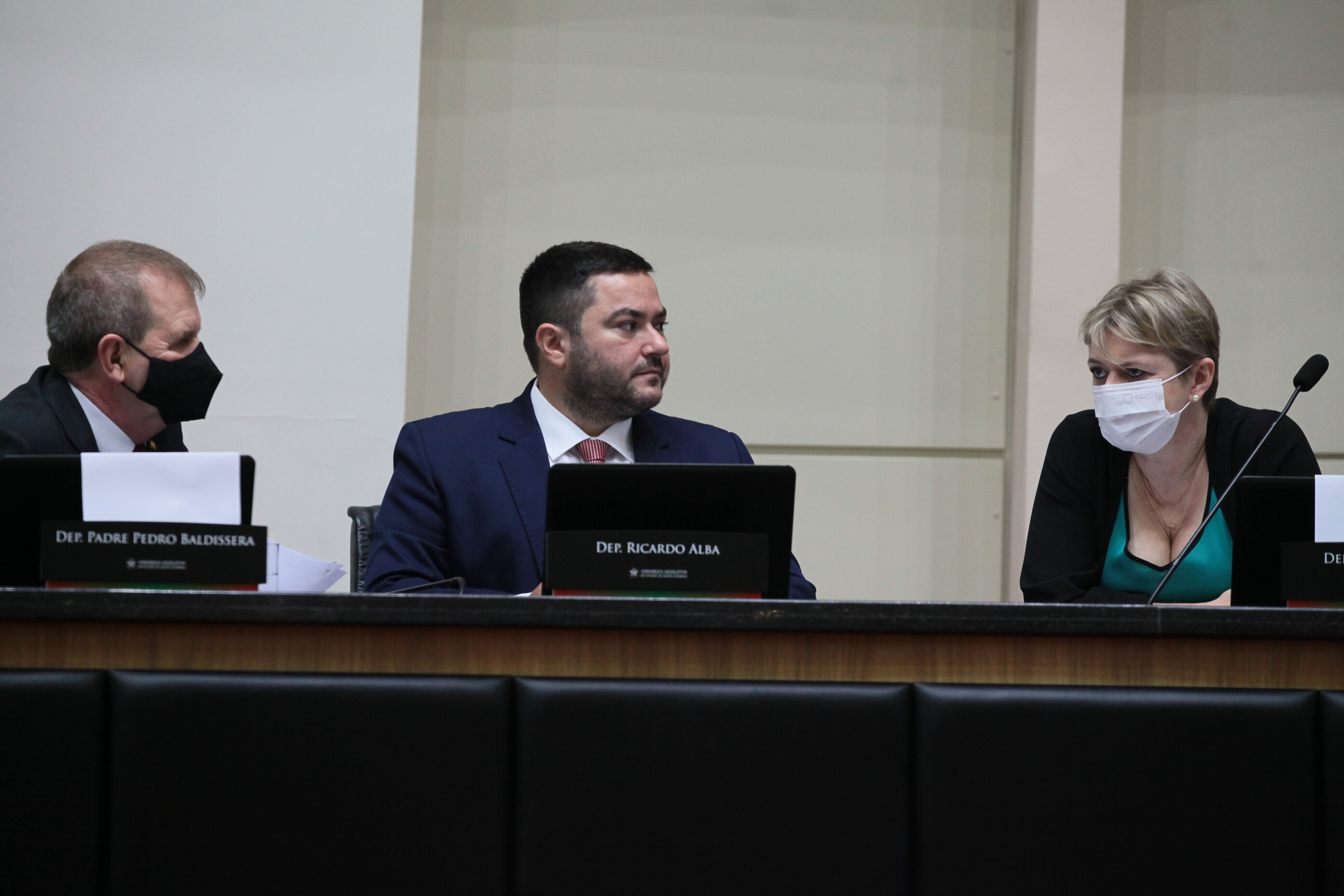 Deputados pedem posição do governo e de empresa sobre o Samu