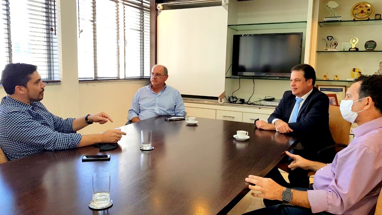 Deputado Rodrigo Mnotto e prefeito de Lebon Régis, Douglas Fernando de Mello, em audiência na Fecomércio
