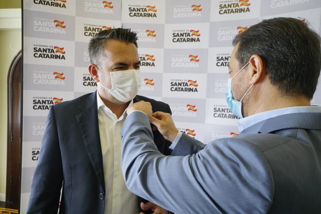 Deputado Luiz Fernando Vampiro é empossado pelo governador Carlos Moisés no cargo de secretário de Estado da Educação FOTO: Julio Cavalheiro Secom/SC