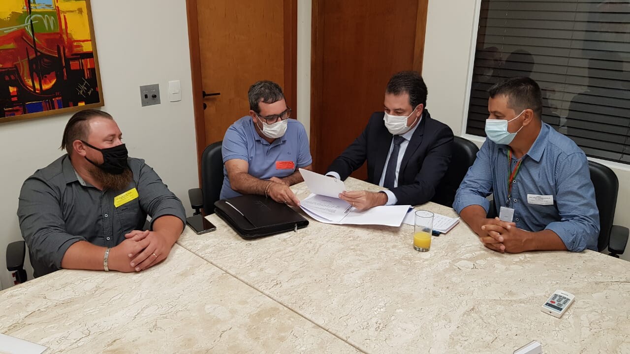 Deputado Rodrigo Minotto e lideranças de Santa Rosa do Sul