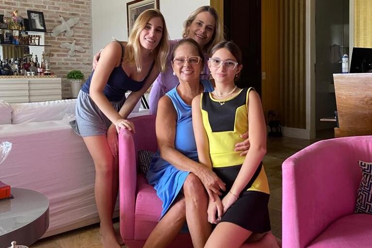 Deputada Ada de Luca, a neta Valentina, a filha Giovana e a neta Paola
