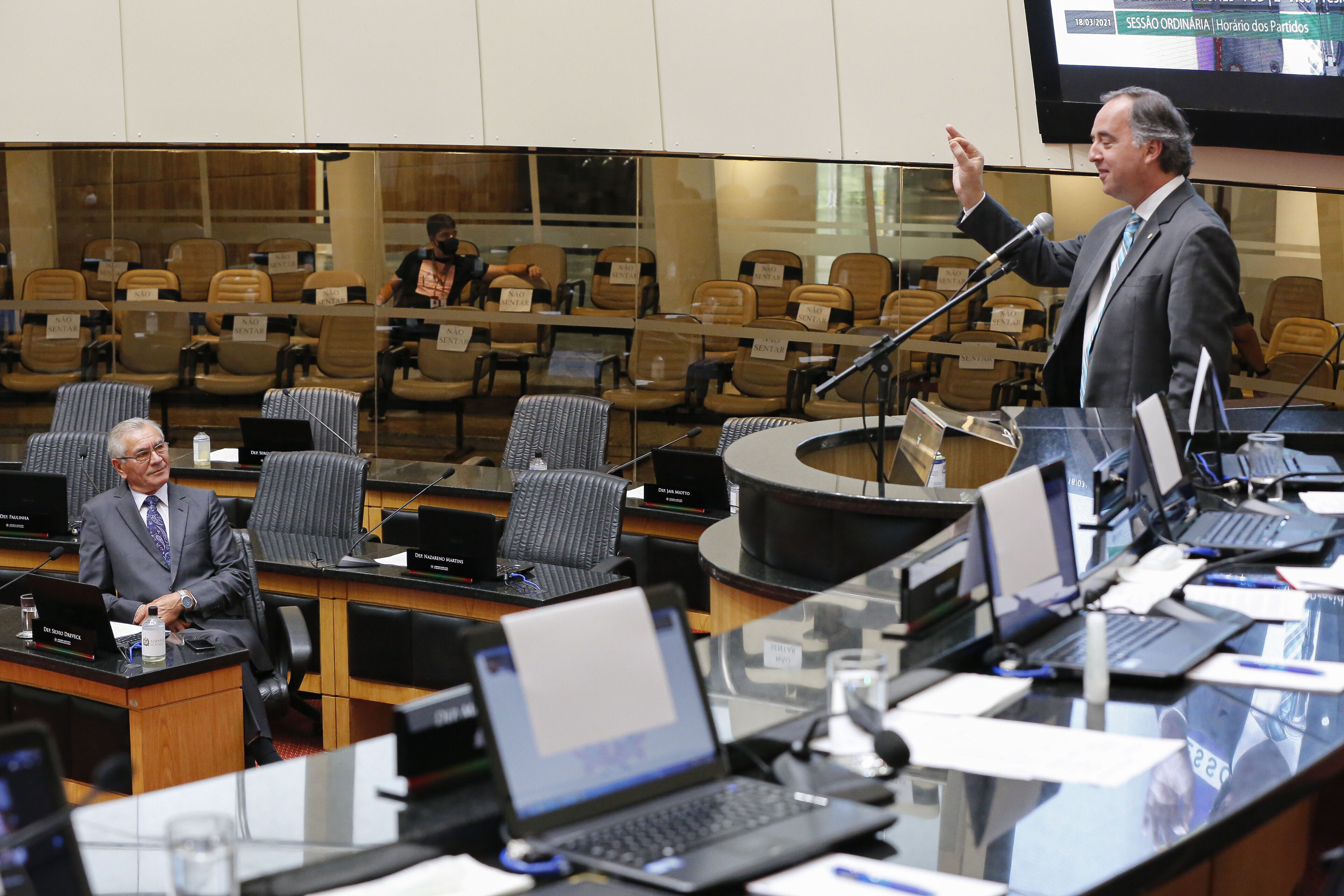 Continuidade da pandemia pauta debates em sessão ordinária da Alesc