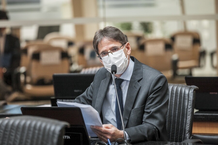 Deputado Neodi Saretta.