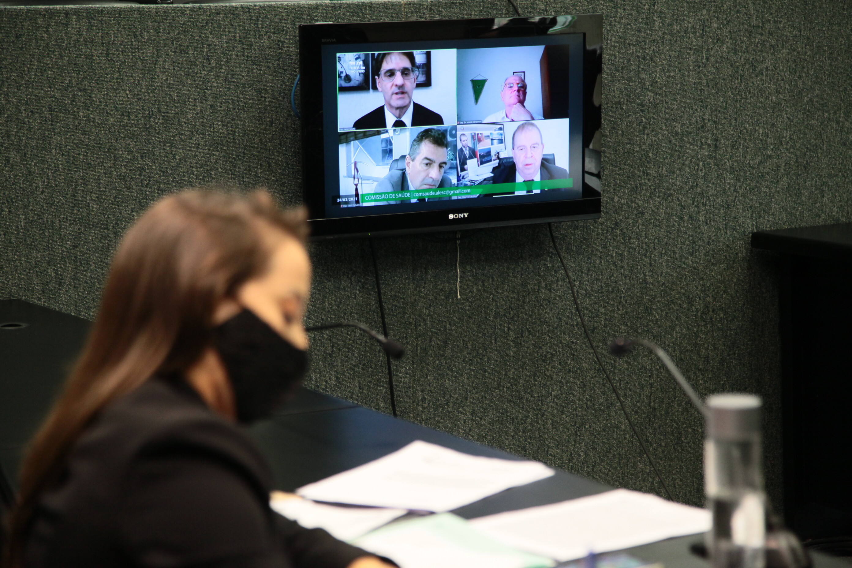Projeto que autoriza compra de vacinas contra Covid-19 vai ao plenário da Alesc