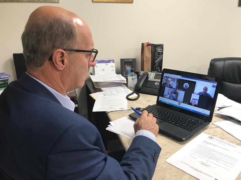 Deputado José Milton Scheffer em reunião virtual com o secretário de Infraestrutura, Thiago Vieira, e o prefeito de Pedras Grandes, Agnaldo Filippi