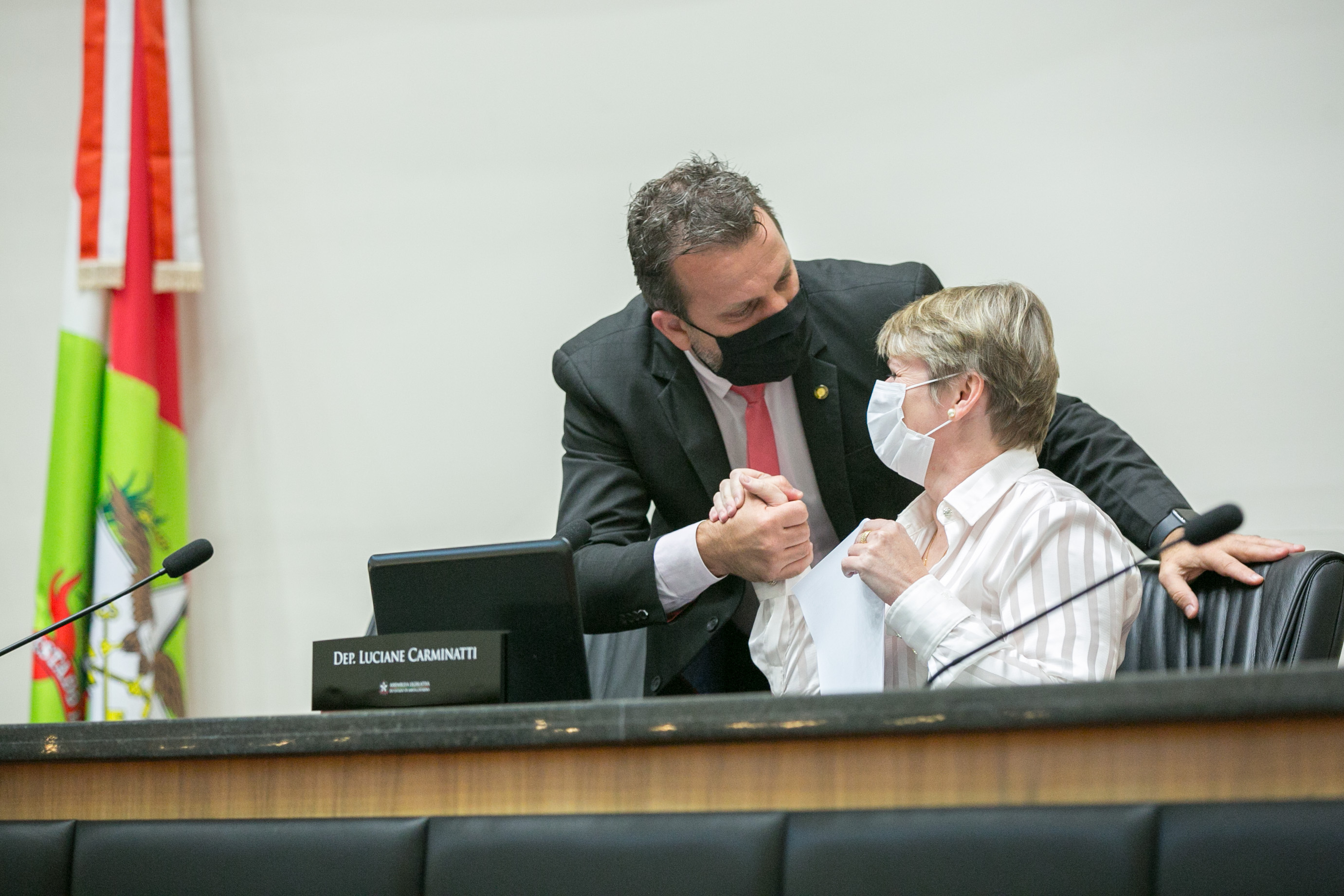 Deputado Jerry Comper (MDB) e Deputada Luciane Carminatti (PT)