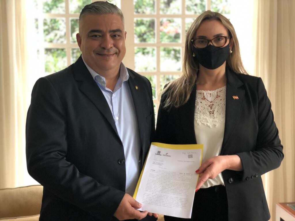 Deputado Sargento Lima e governadora em exercício Daniela Reinehr