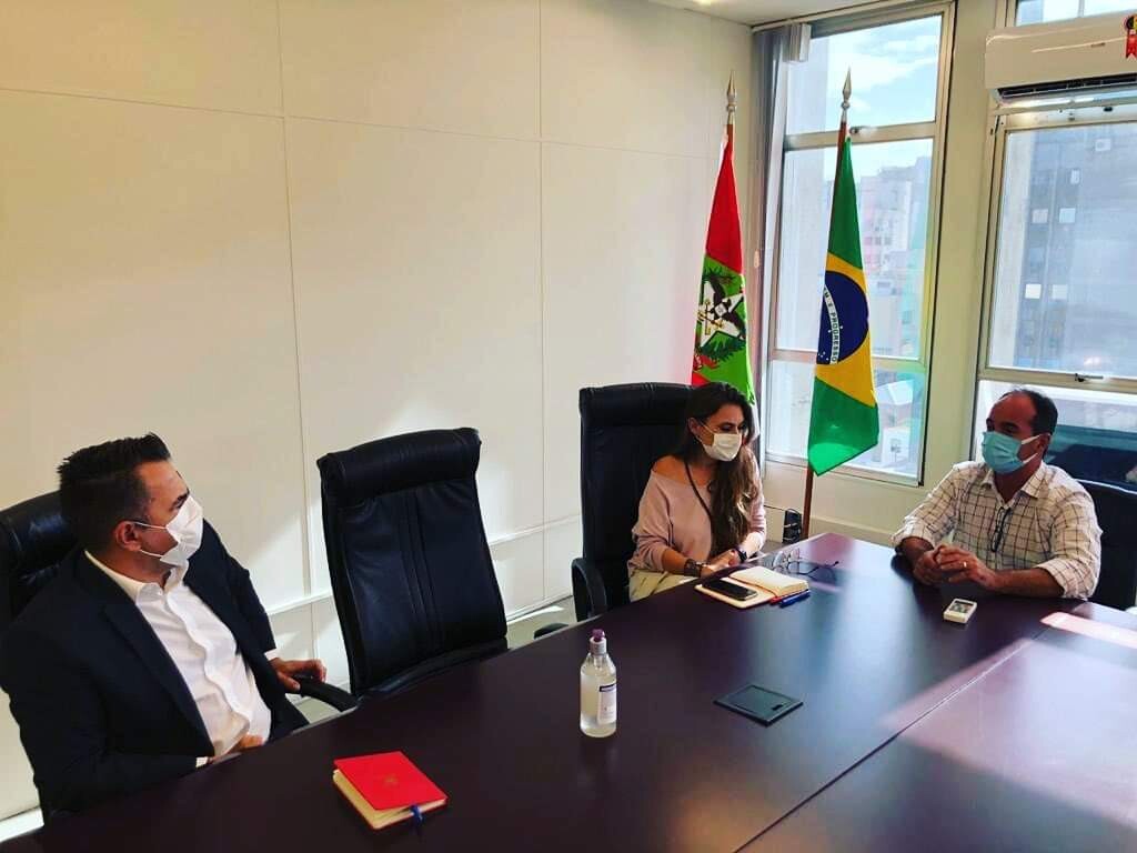 Deputada Paulinha em audiência com o secretário de Estado da Educação, Luiz Fernando Vampiro