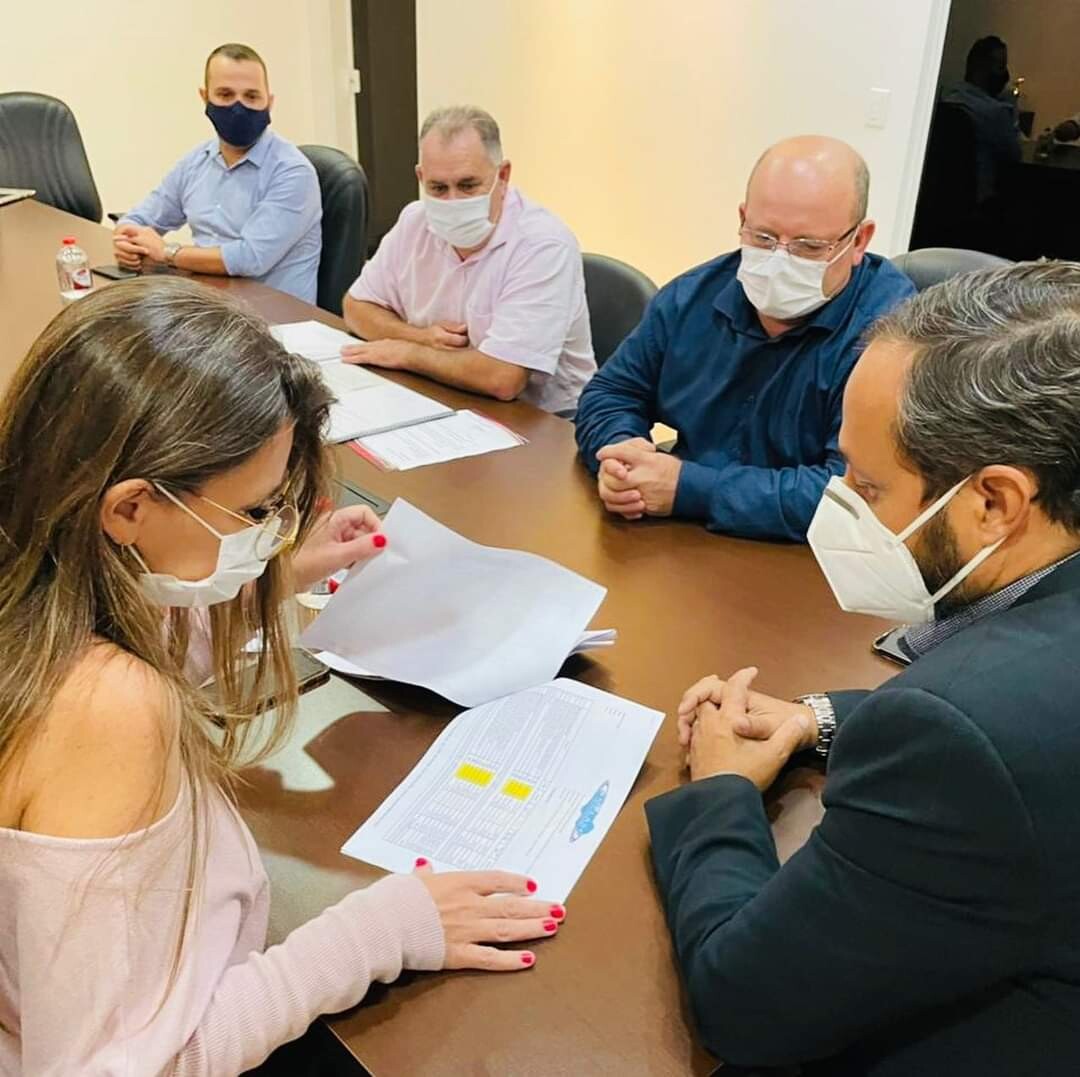 Deputada Paulinha, presidente da Santur,  Leandro Mané Ferrari, e o prefeito de Celso Ramos, Zinho