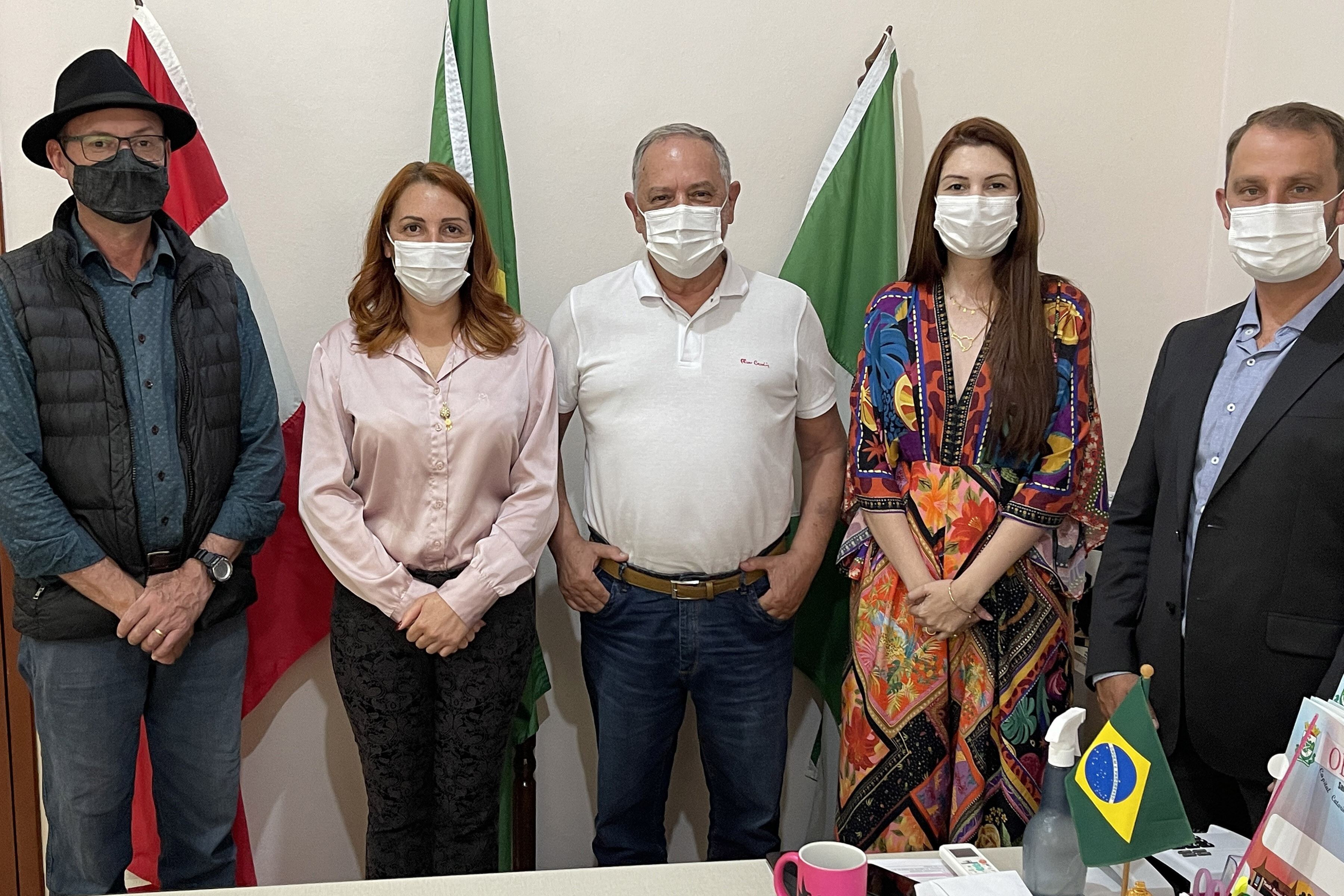 Deputada Ana Campagnolo e lideranças de Rancho Queimado FOTO: Assessoria parlamentar