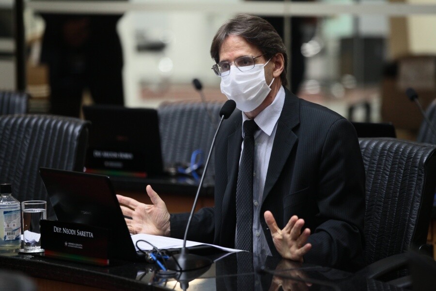 Deputado Neodi Saretta.