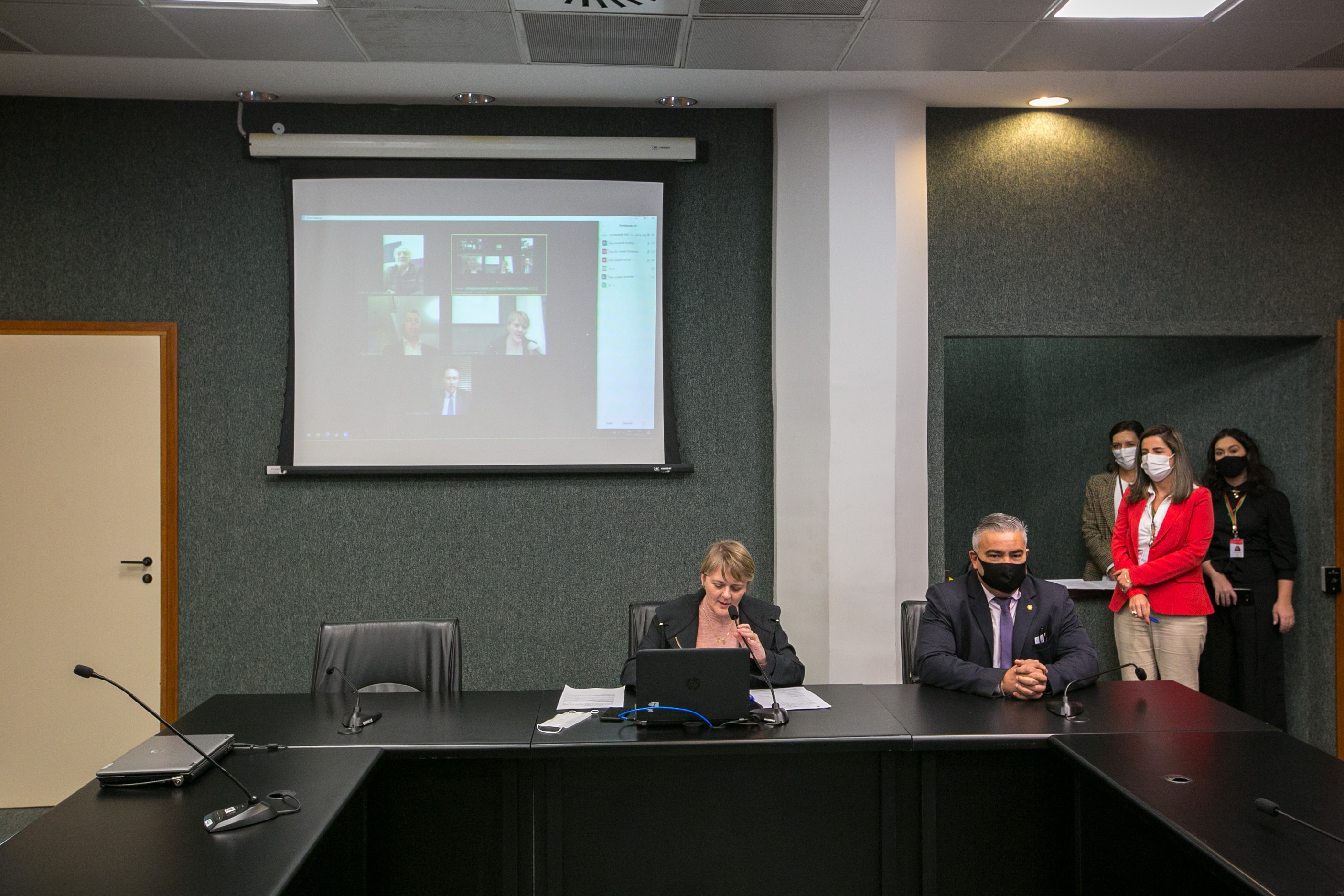 Deputada Luciane Carminatti (PT) e Deputado Sargento Lima (PL)