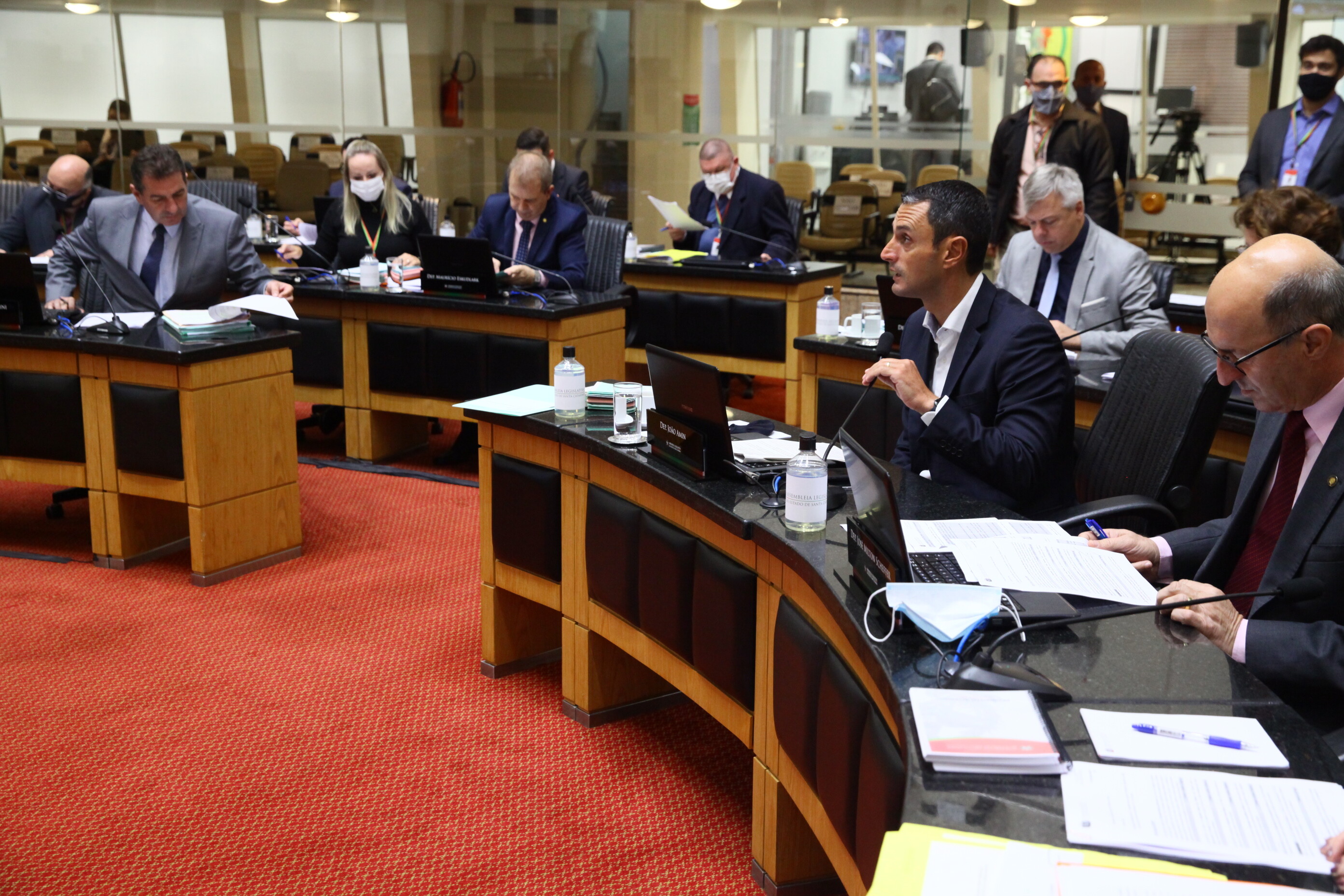 CCJ apresenta emenda a programa de recuperação fiscal do governo