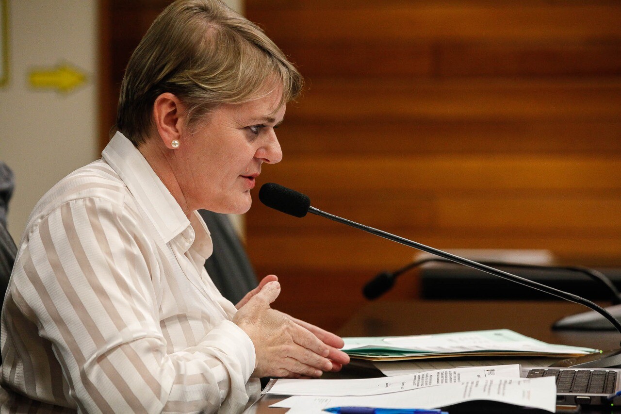 Luciane destaca início da vacina em trabalhadores na Educação