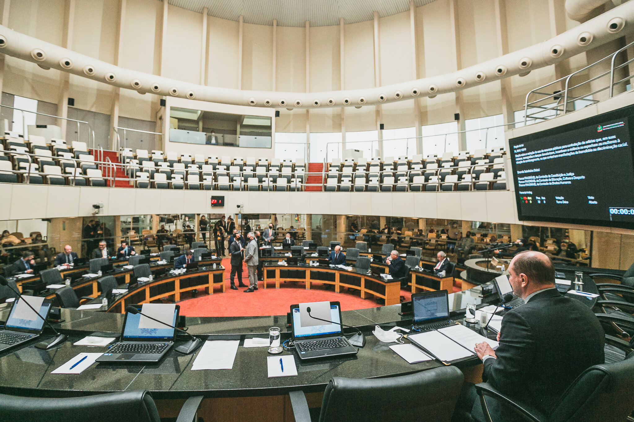 Deputados aprovam oito projetos de lei na sessão desta quarta (23)