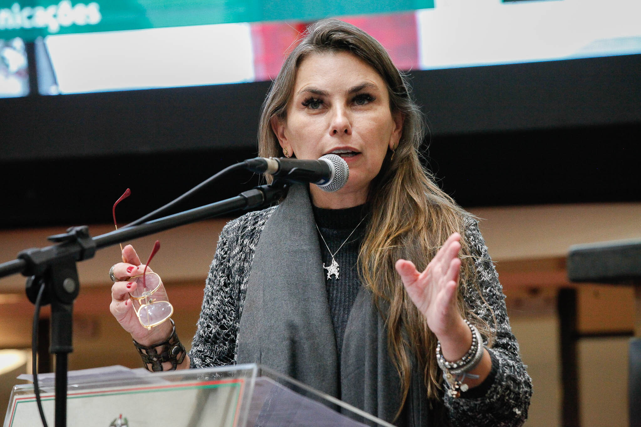 Paulinha critica a situação precária da BR-470
