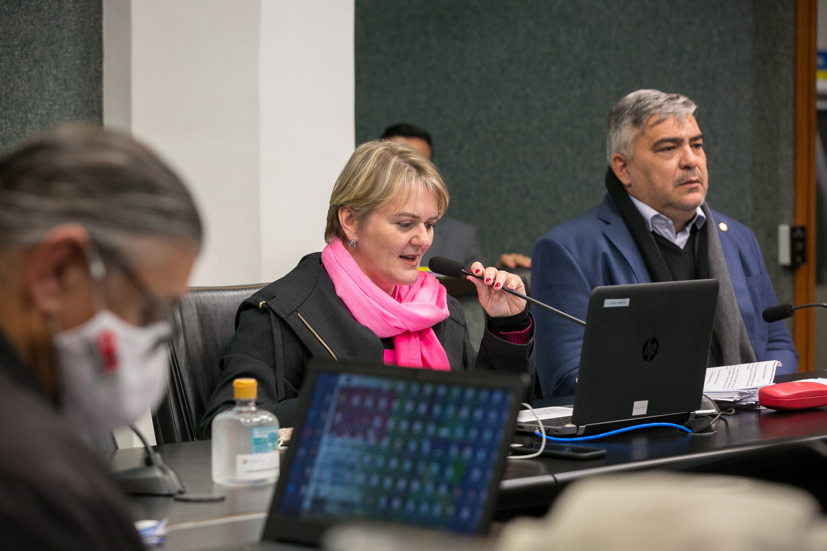 Especialistas defendem 25% constitucionais na educação e plano de carreira