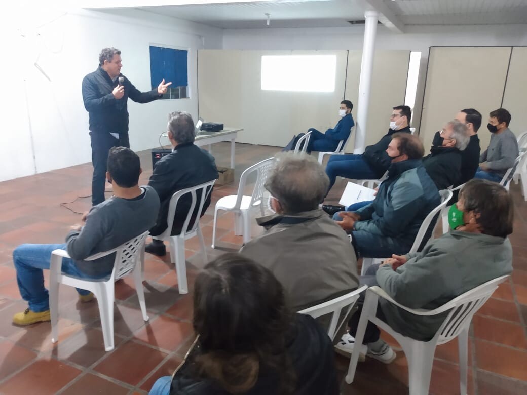 Naatz discute impacto no setor pesqueiro com mudanças no Arvoredo
