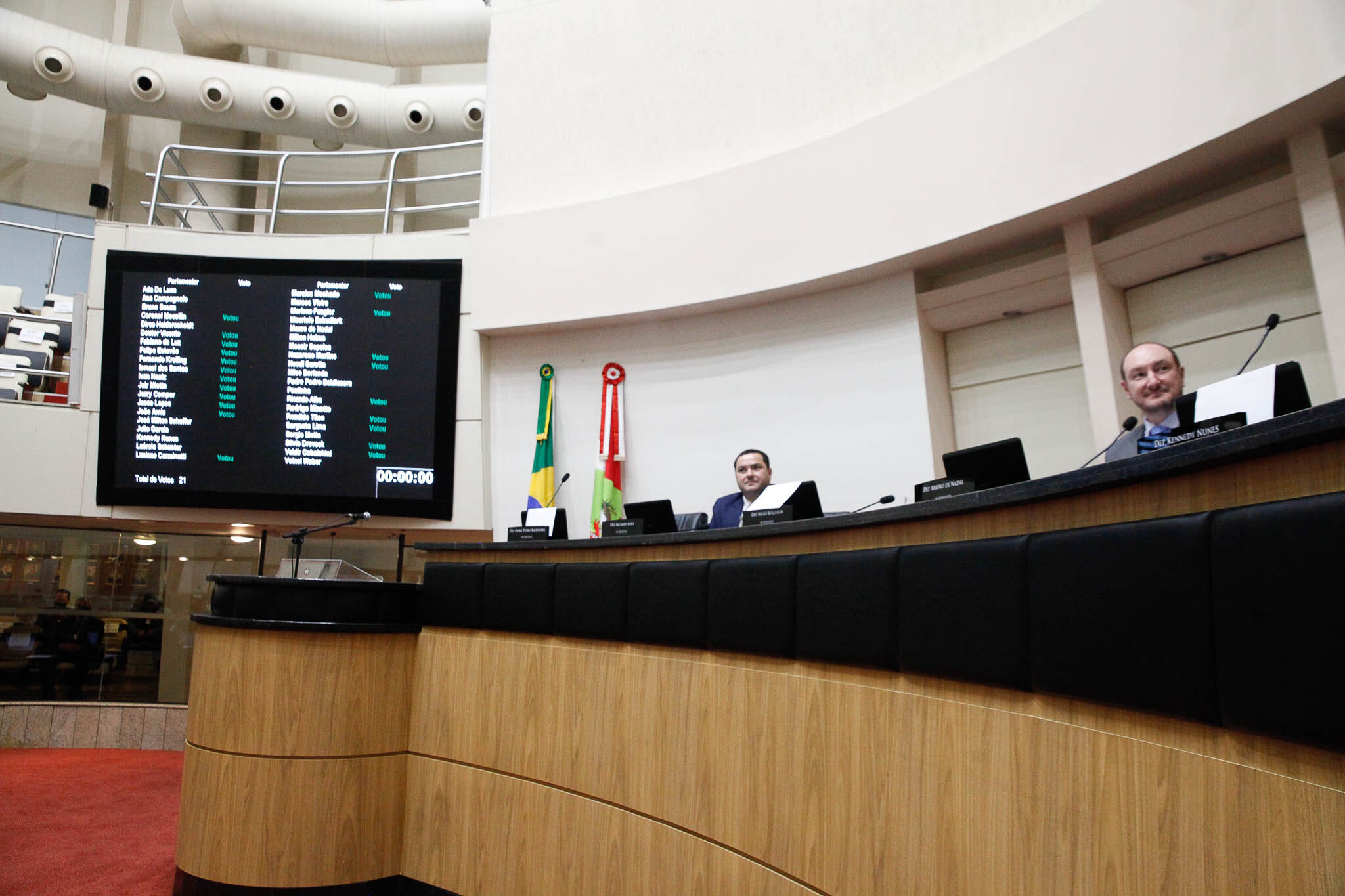 Aprovados PLs sobre uso da água da chuva e pensões a famílias carentes