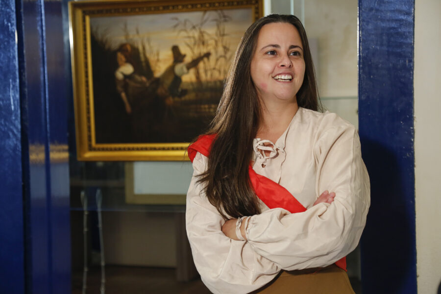 Lize Souza é responsável pelo Museu Casa de Anita, em Laguna