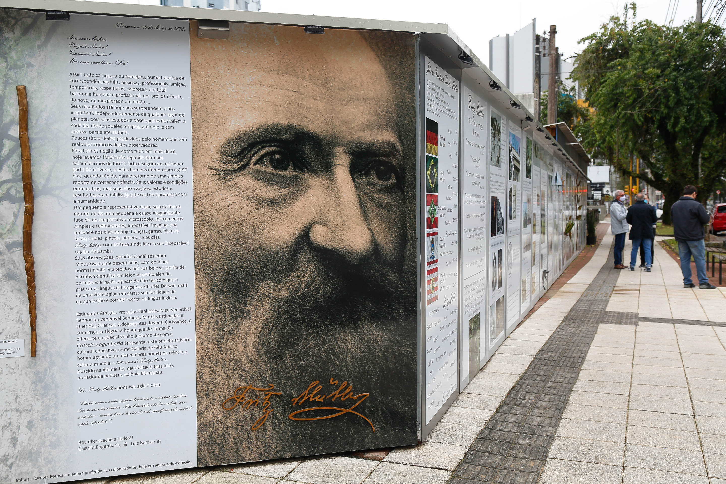 Galeria de Fritz Müller a Céu Aberto na Alameda Rio Branco/Blumenau
