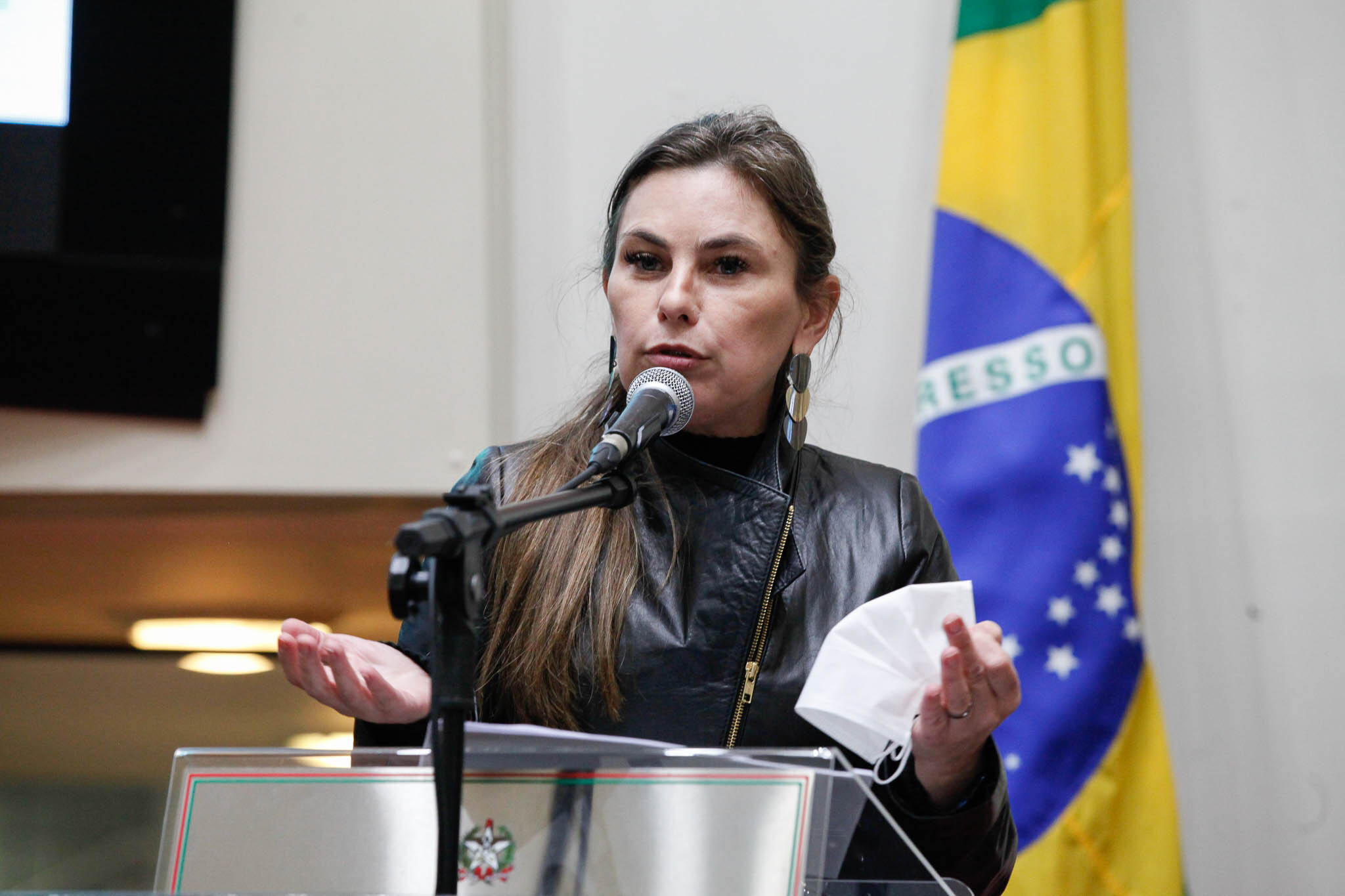 Paulinha se manifesta em defesa da Celesc e repudia qualquer iniciativa de sua privatização