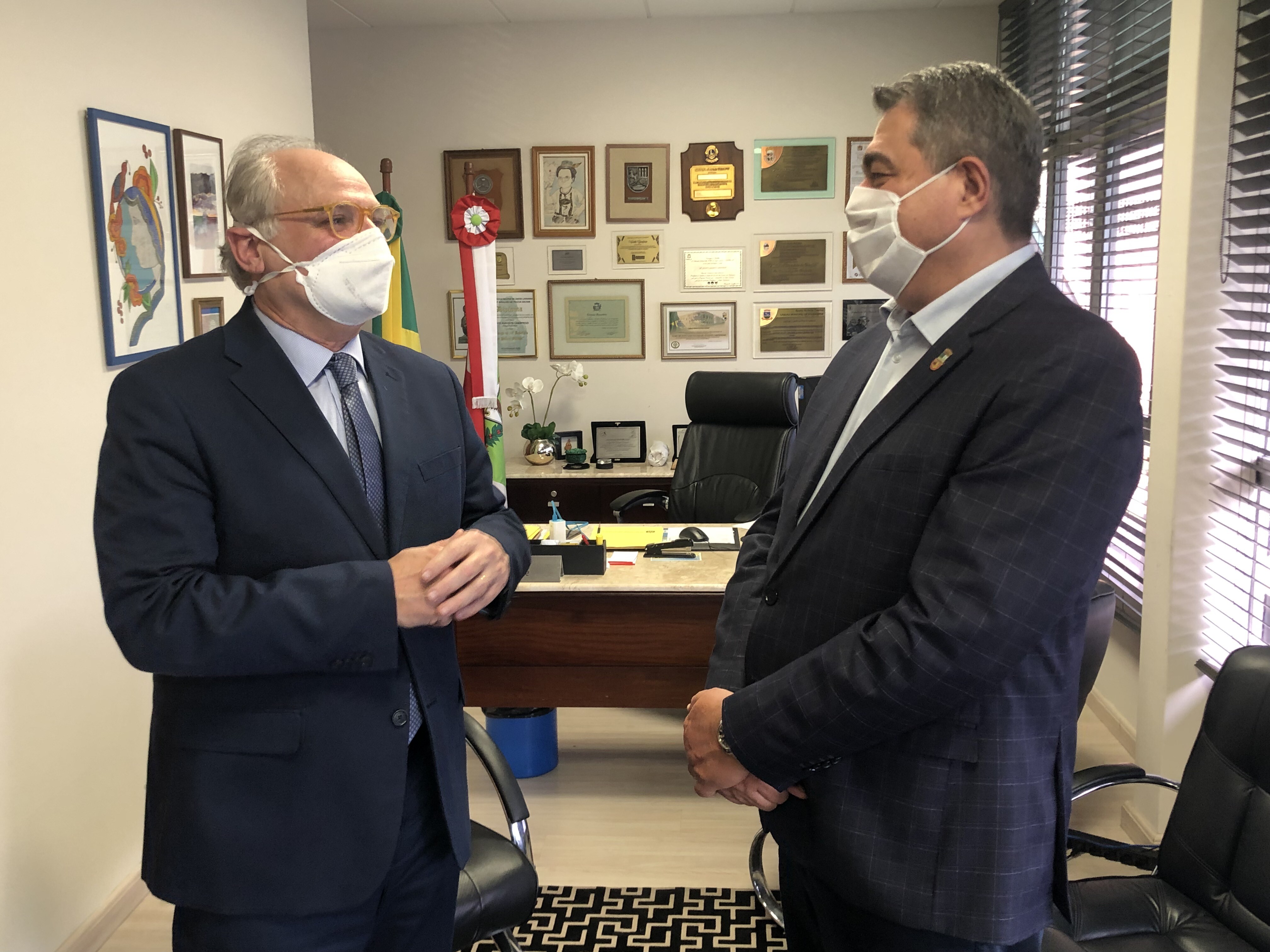 Dr. Vicente trata de recursos para obras com prefeito de Jaraguá do Sul