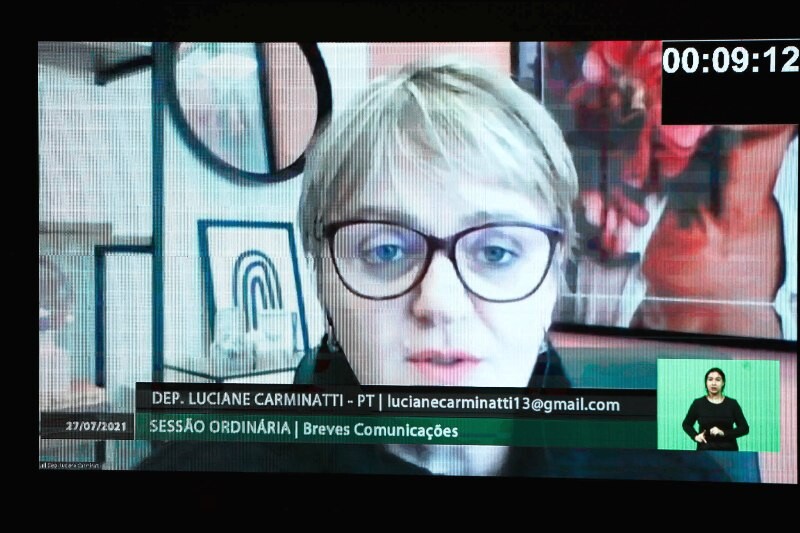 Luciane cobra FCC sobre lançamento de prêmios e editais que têm recursos, mas não saem do papel