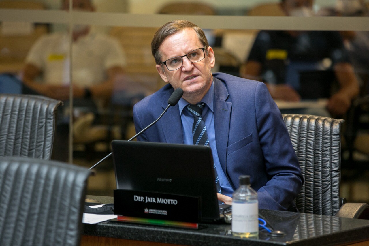 Lei de autoria de Jair Miotto garante atendimento prioritário para autistas