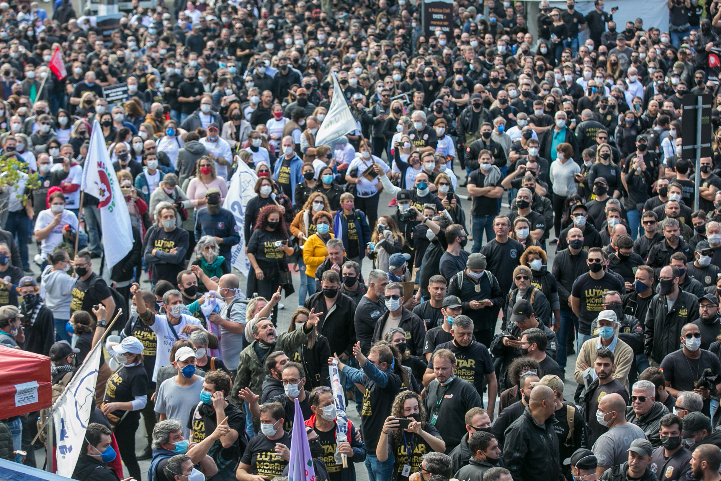 Servidores protestam em frente ao Palácio Barriga Verde
