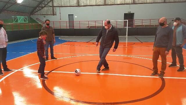 Nadal participa de reinauguração de ginásio e exalta turismo em Anchieta