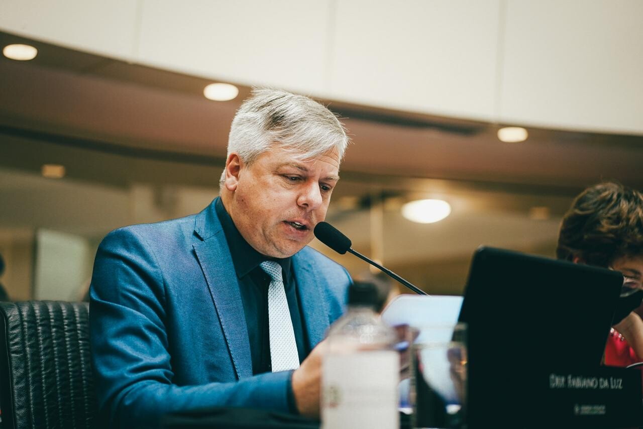 PT vota favorável à PEC que estabelece remuneração de R$ 5 mil ao magistério
