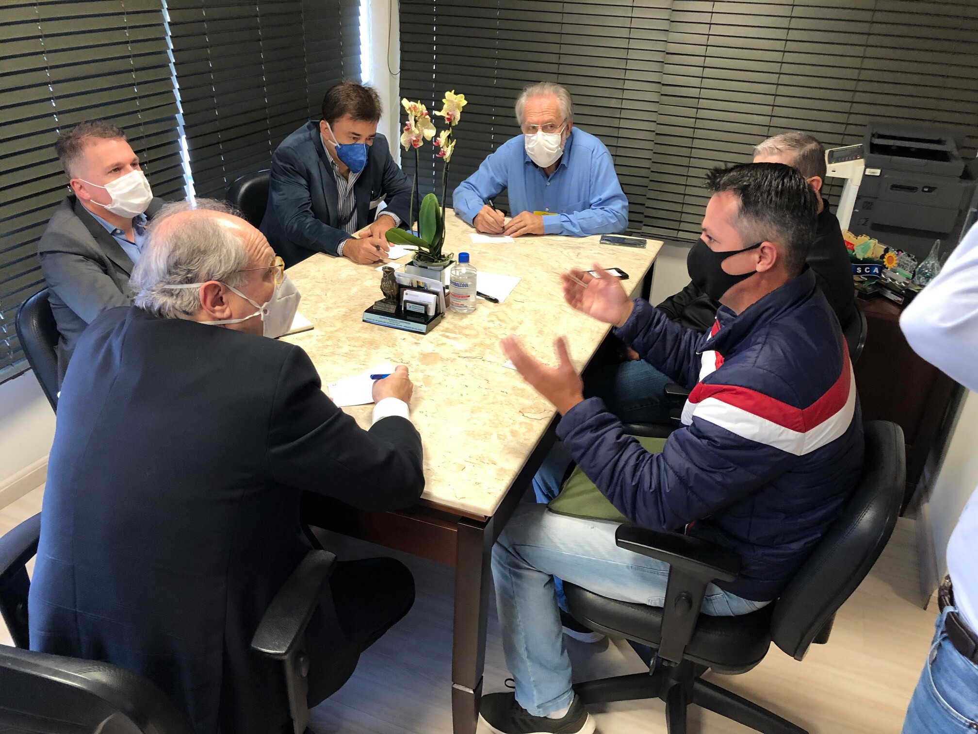 Deputado articula com secretário atendimento de demanda de maricultores