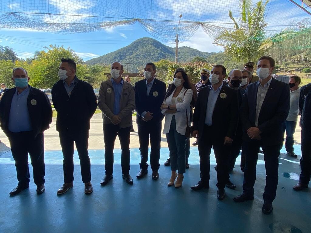 Com luta de Weber, Governo assina pavimentação de rodovia em Pedras Grandes