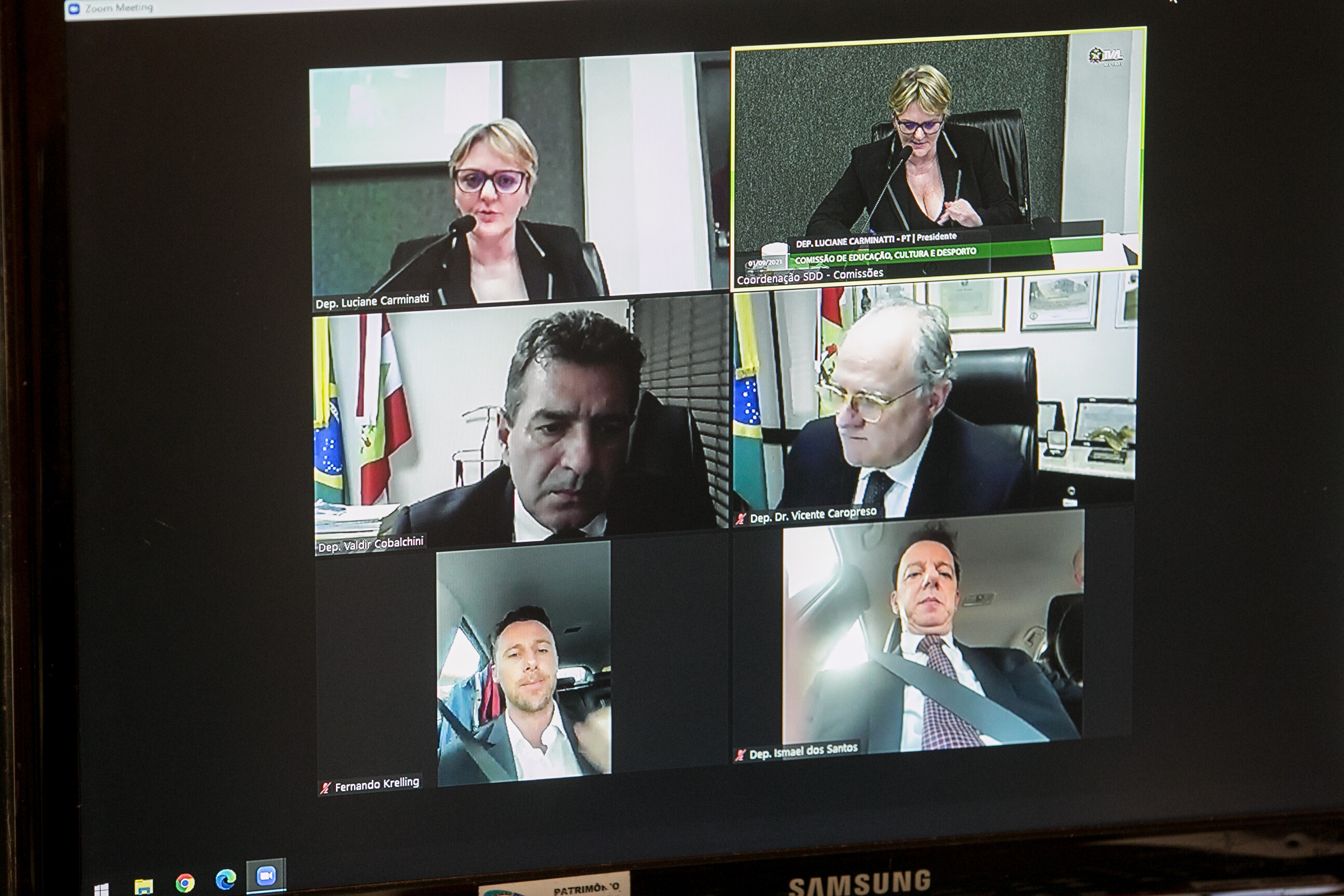Comissão aprova audiências para discutir novo ensino médio e situação do USJ