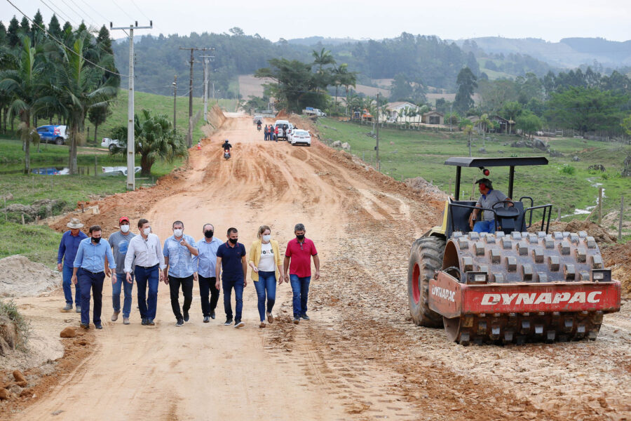 Modelo de gestão direta de obras implantado pelo deputado Volnei Weber quando era prefeito de São Ludgero inspira outras administrações da região