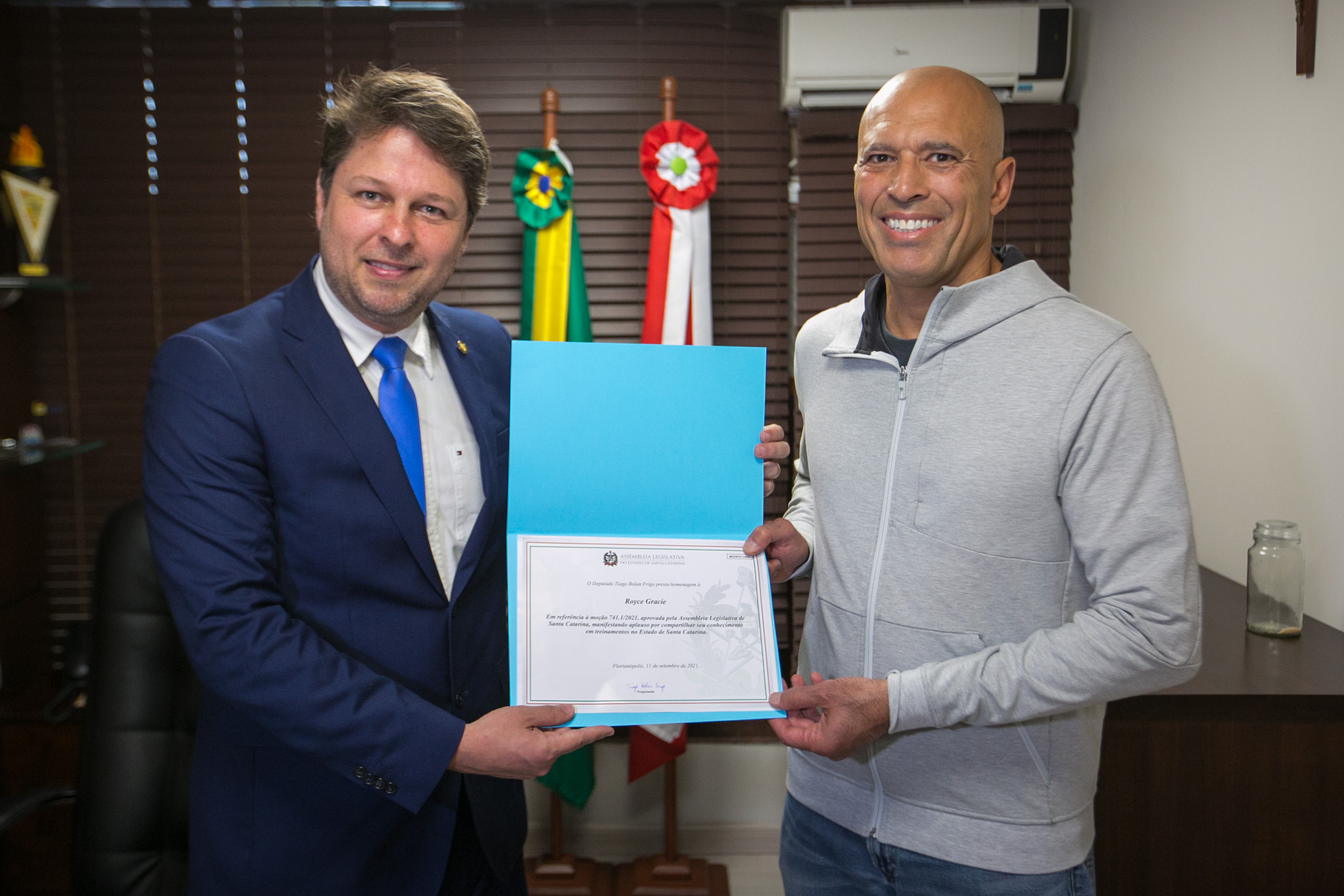 Deputado Tiago Frigo (PSL) e Royce Gracie