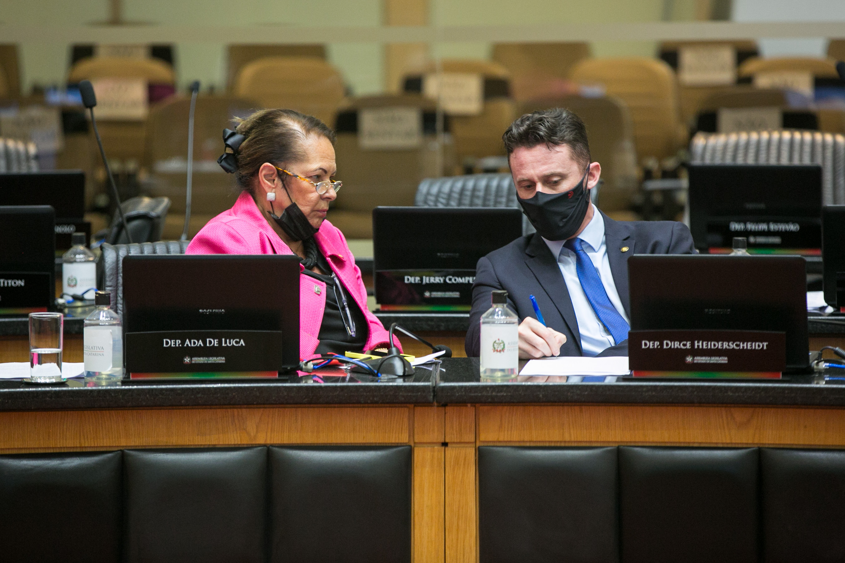 Deputada Ada De Luca (MDB) e Deputado Fernando Krelling (MDB)