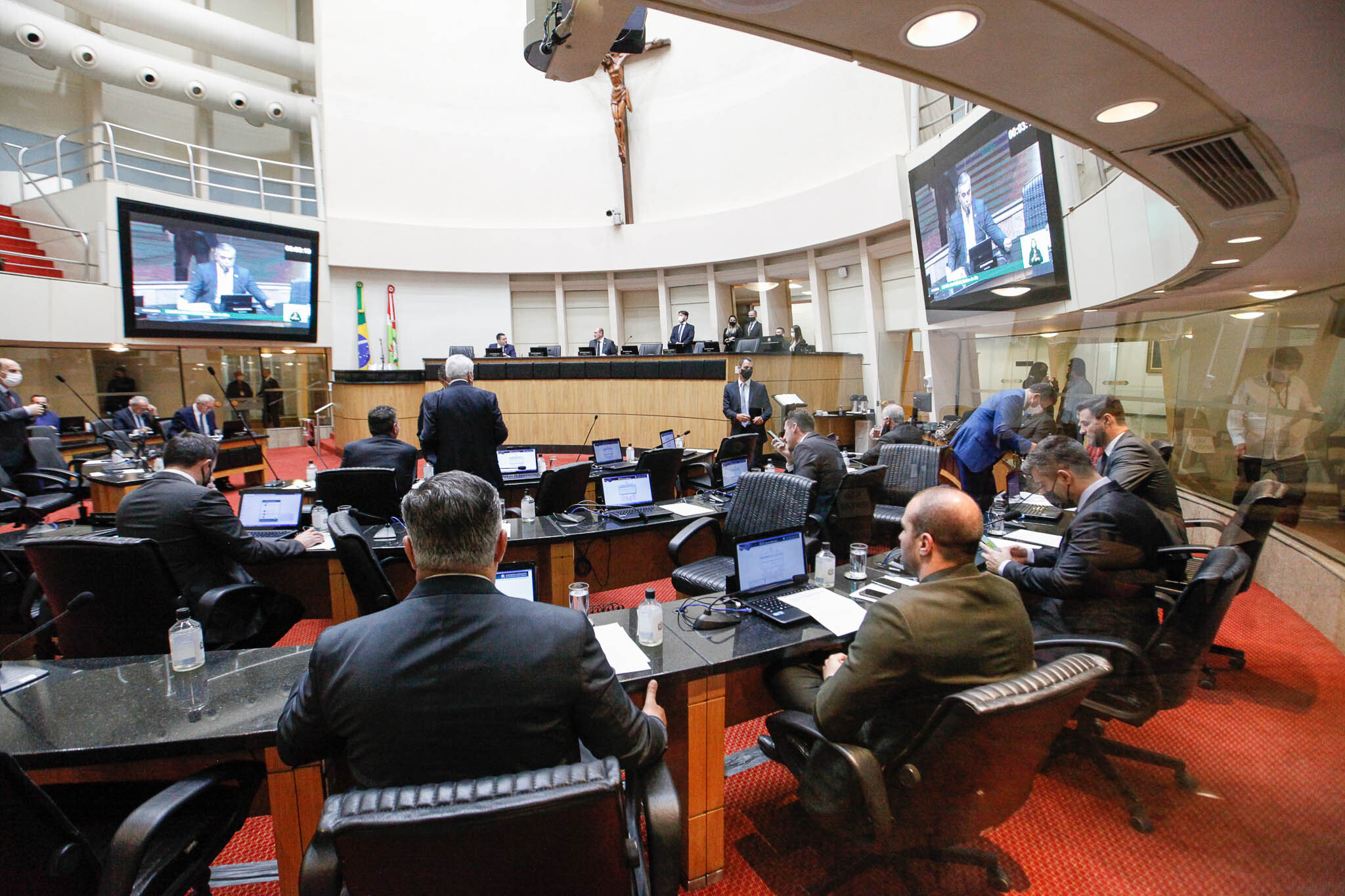Deputados denunciam interferência na Polícia Civil e suposta corrupção no IMA