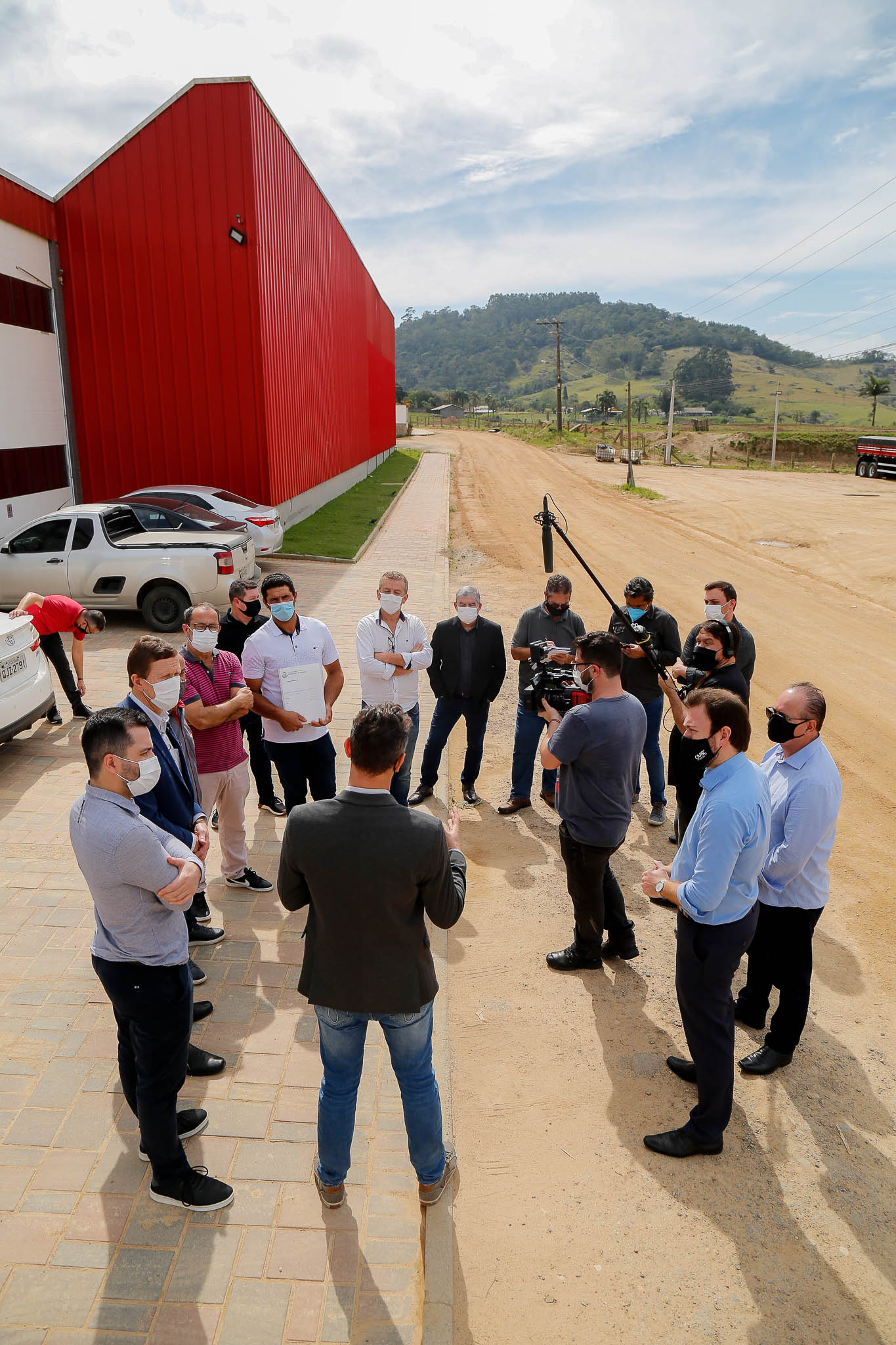 Deputado Volnei Weber (MDB) visita a empresa Rocha Alimentos