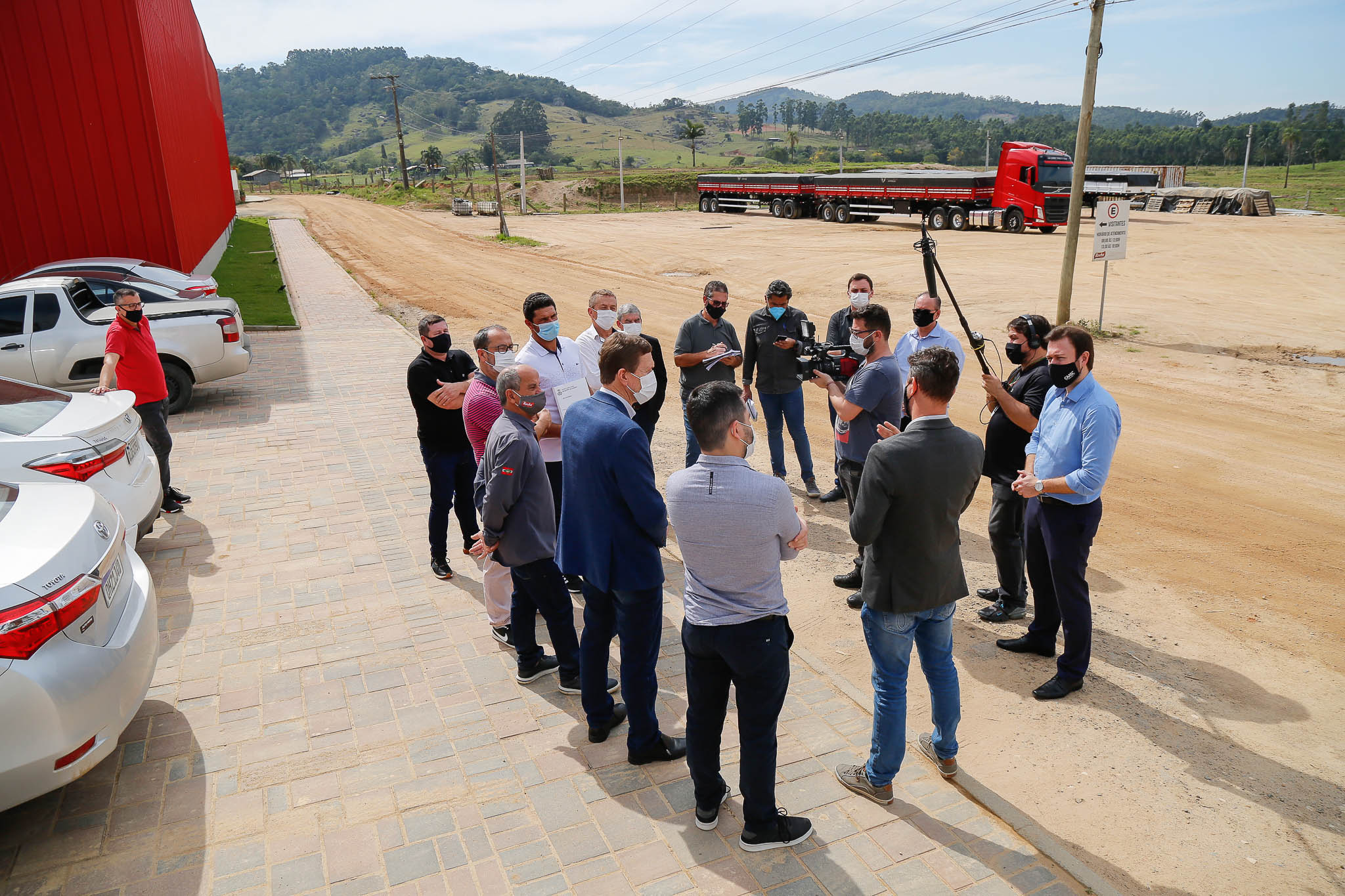 Deputado Volnei Weber (MDB) visita a empresa Rocha Alimentos