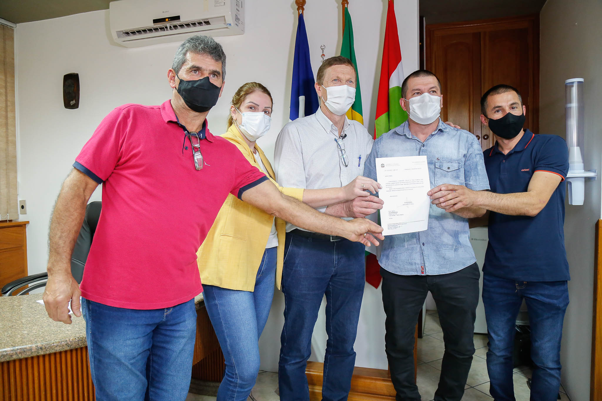 Deputado Volnei Weber (MDB)com lideranças de Treze de Maioio