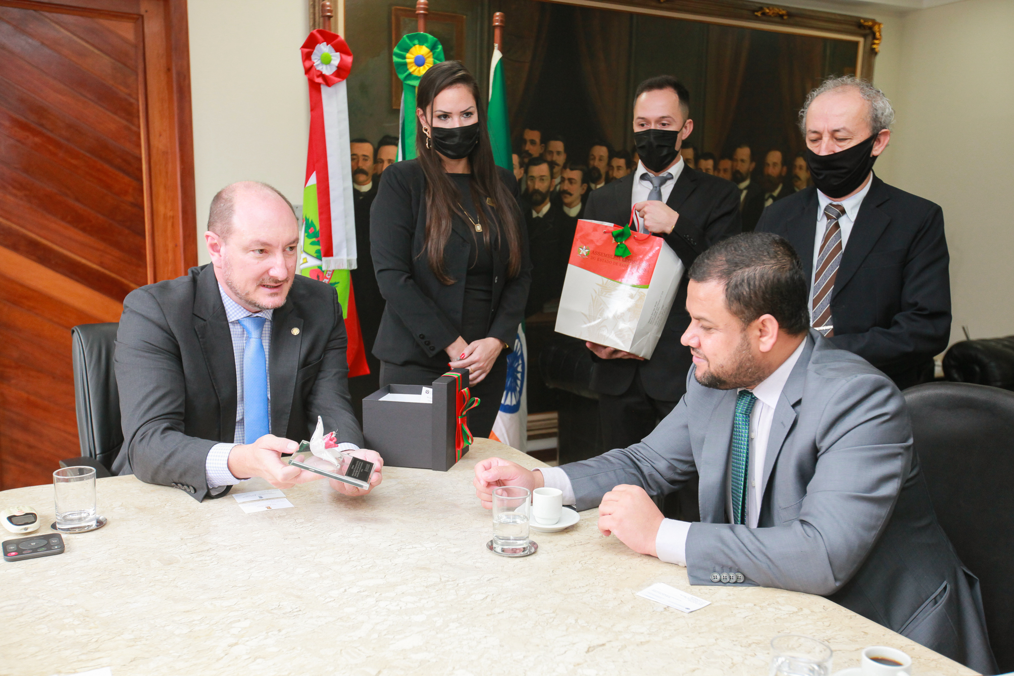 Deputado Mauro de Nadal (MDB), 
Cônsul-geral da Índia Amit Kumar Mishra