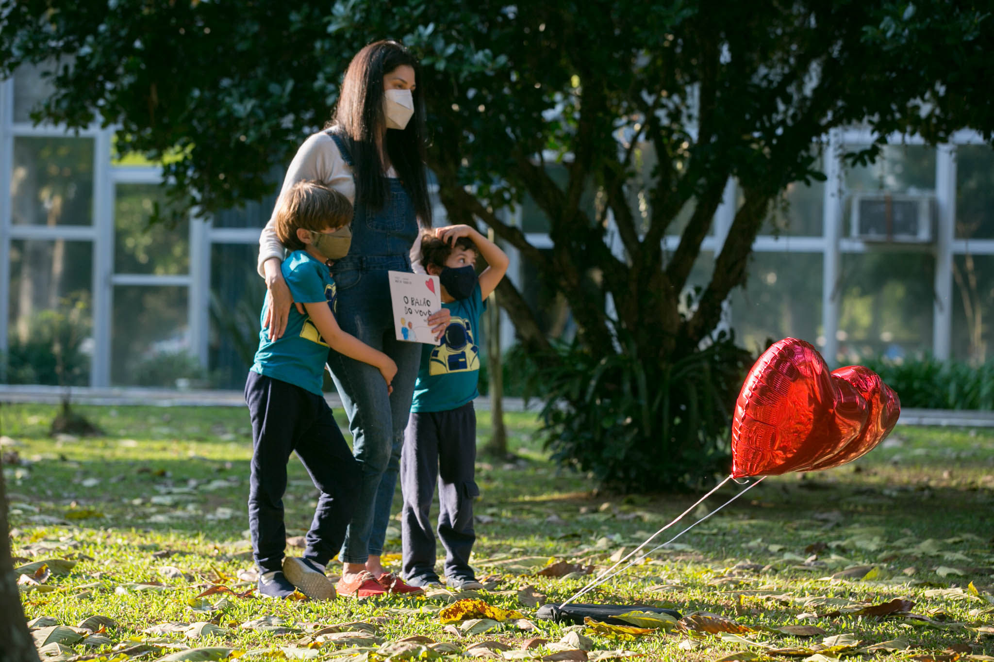 Marcela Lin, jornalista com os filhos Gabriel e Bernardo