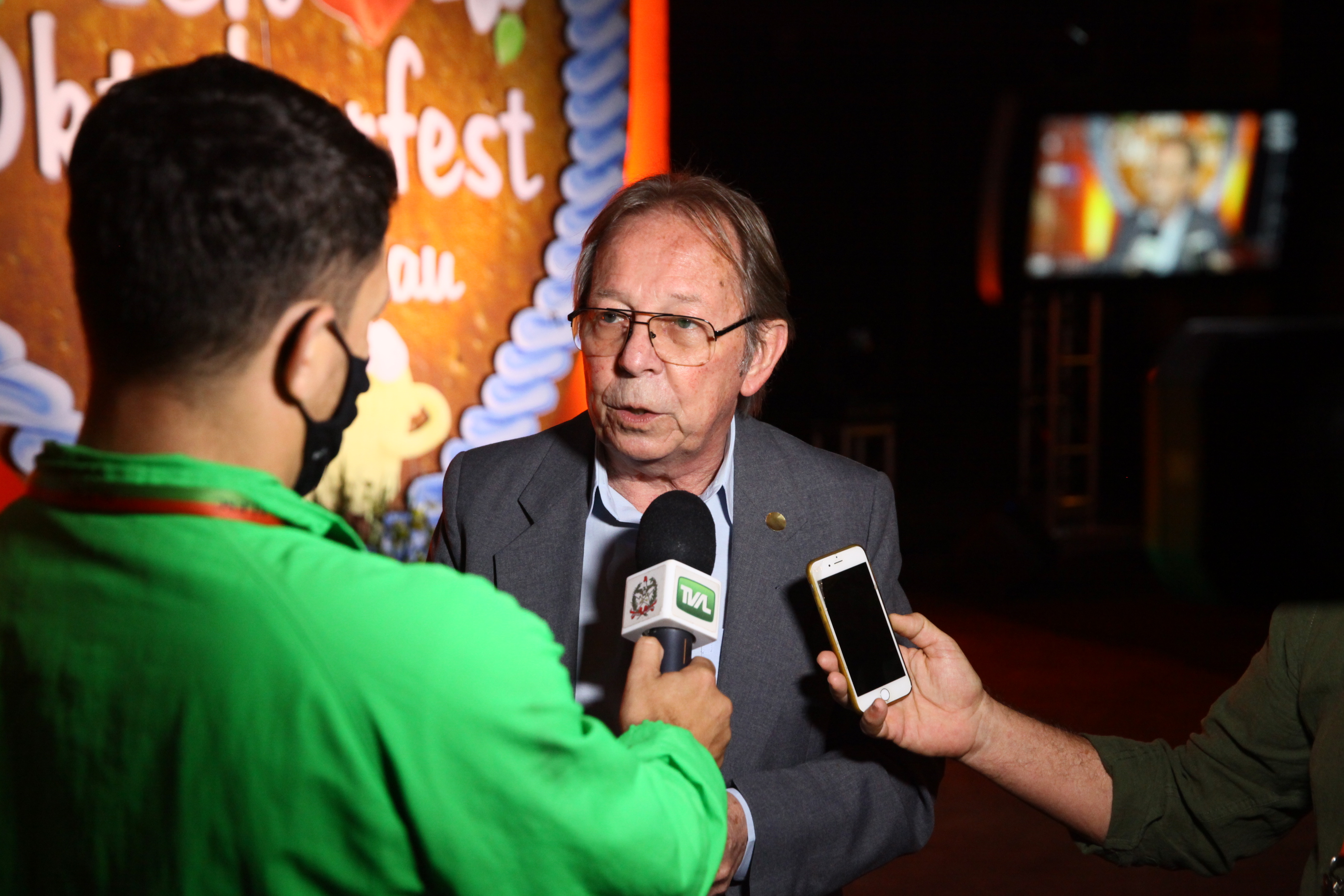 Sessão Solene Homenagem aos 37 anos de Fundação da Oktoberfest - Entrevista com Dalton Reis