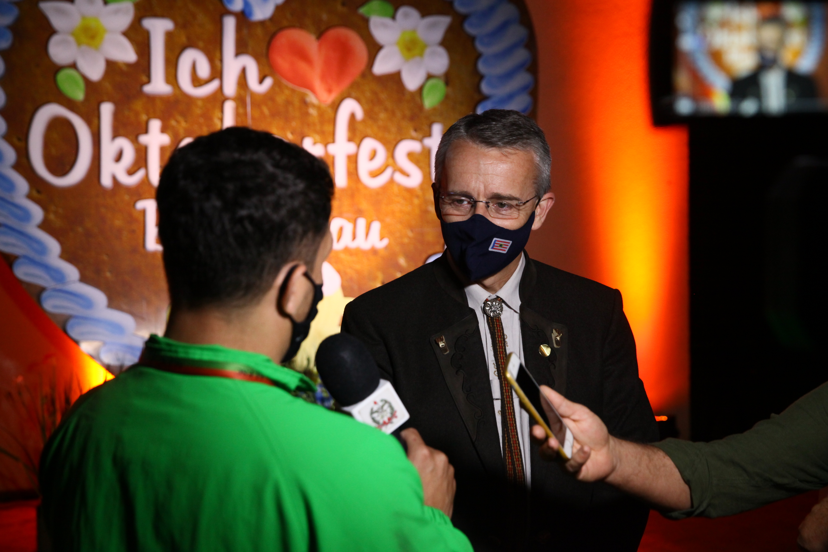 Sessão Solene Homenagem aos 37 anos de Fundação da Oktoberfest - Entrevista com Mário Hildebrandt, prefeito de Blumeau