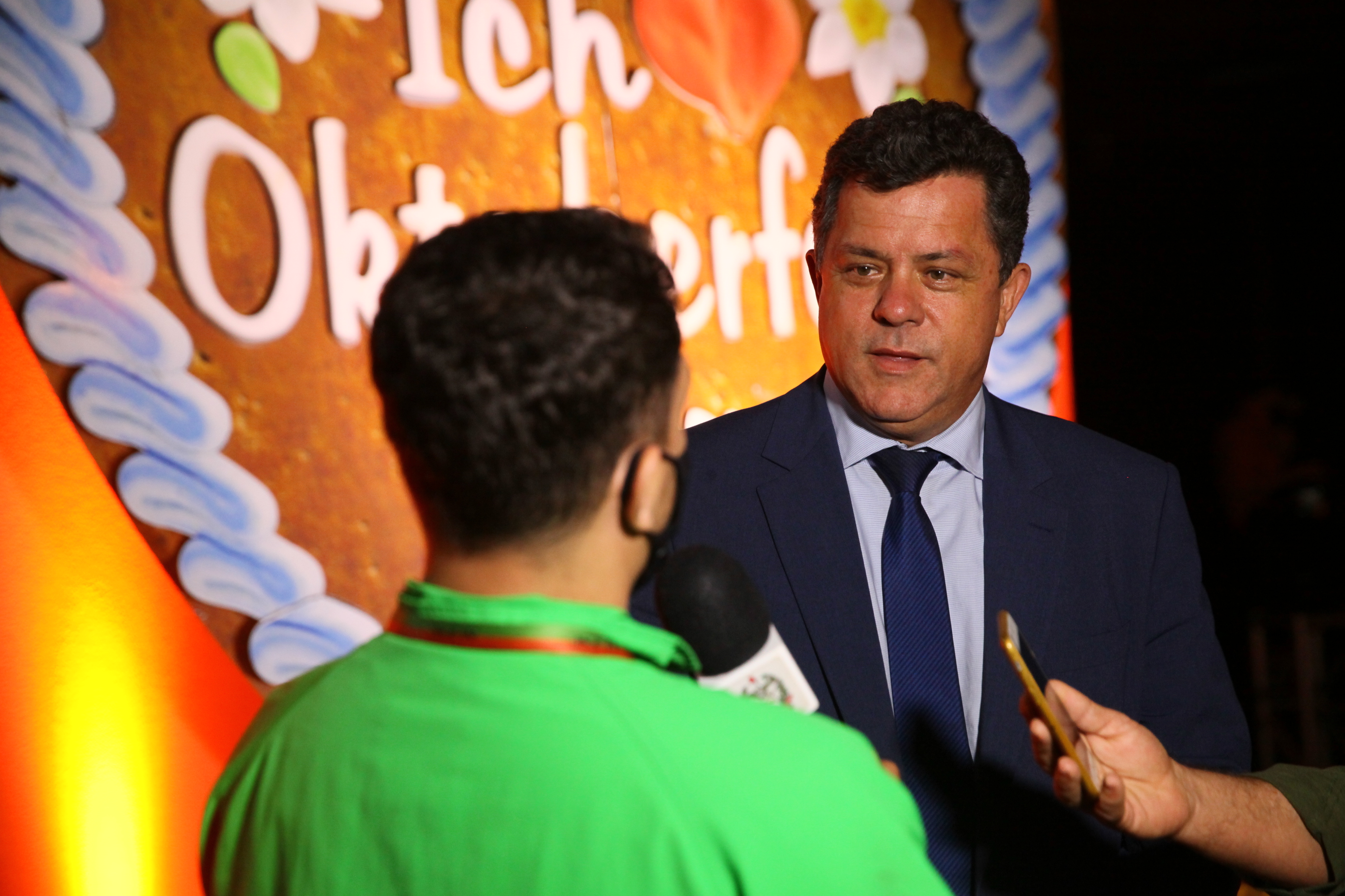 Sessão Solene Homenagem aos 37 anos de Fundação da Oktoberfest - Entrevista com o deputado Ivan Natz