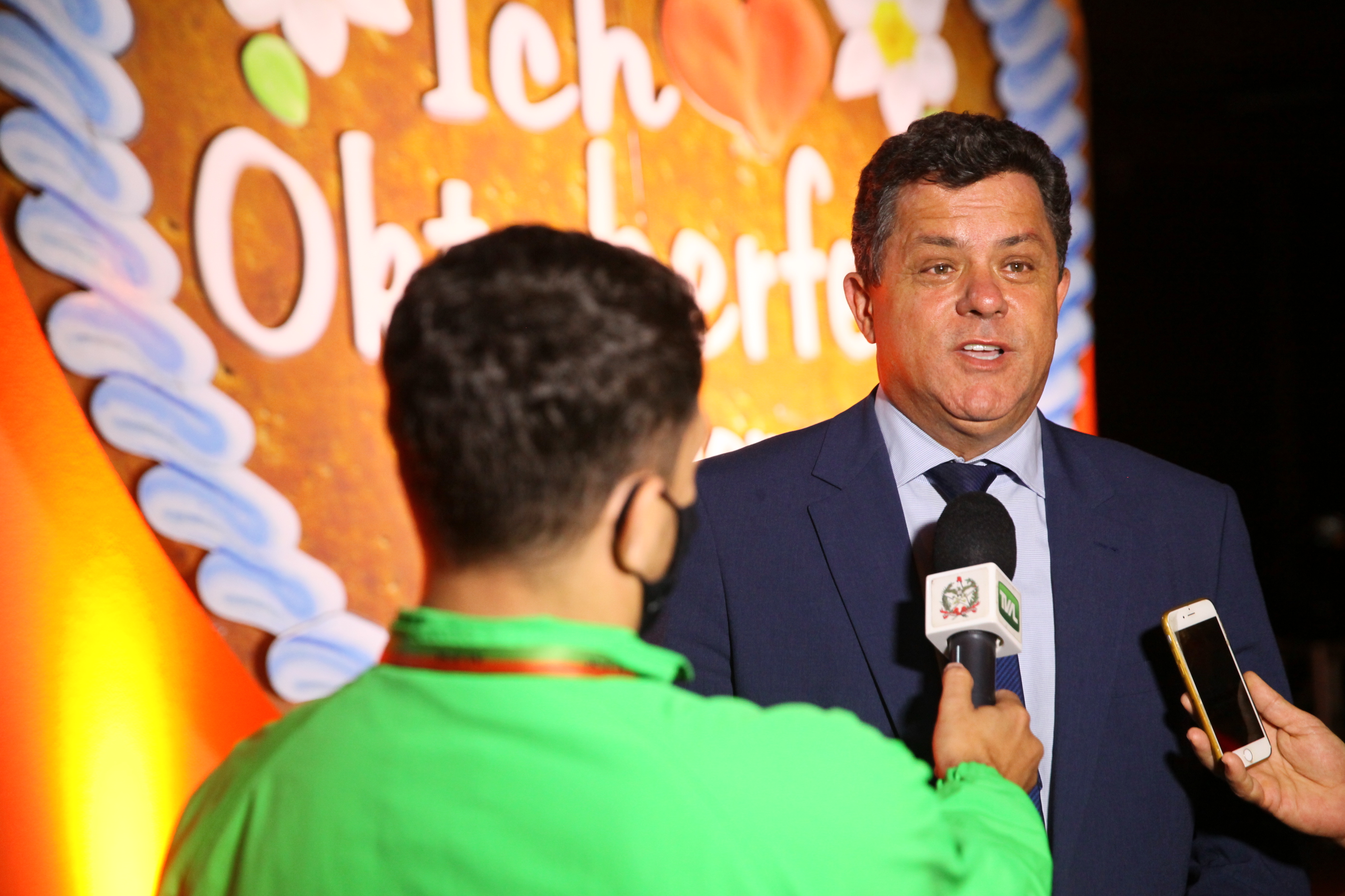 Sessão Solene Homenagem aos 37 anos de Fundação da Oktoberfest - Entrevista com o deputado Ivan Natz